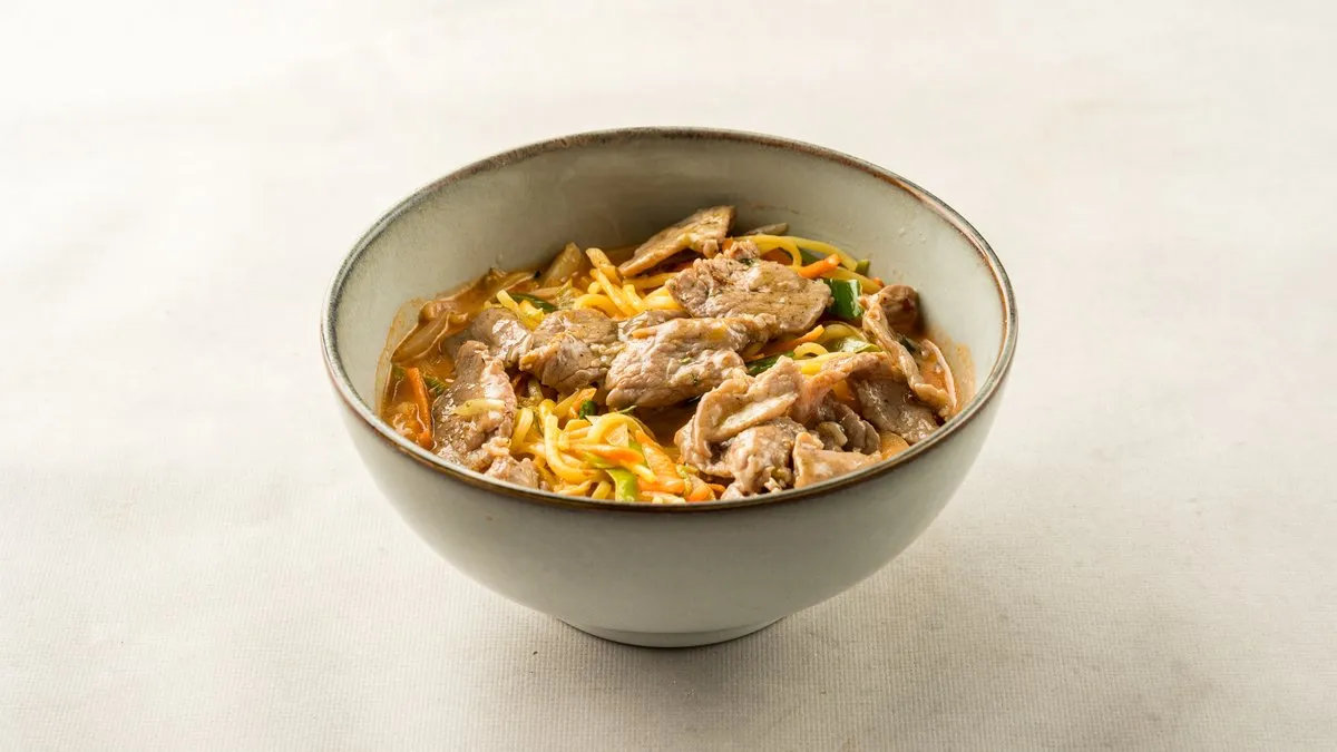 Makaron po tajsku z wieprzowiną