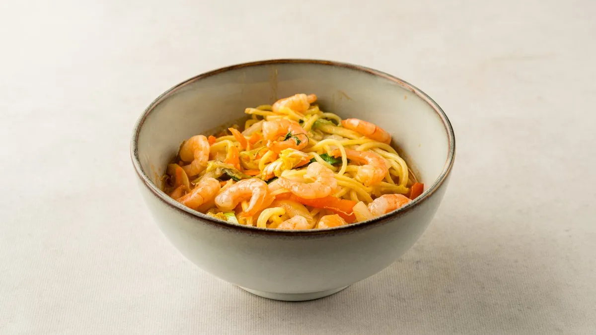 Makaron po tajsku z krewetkami